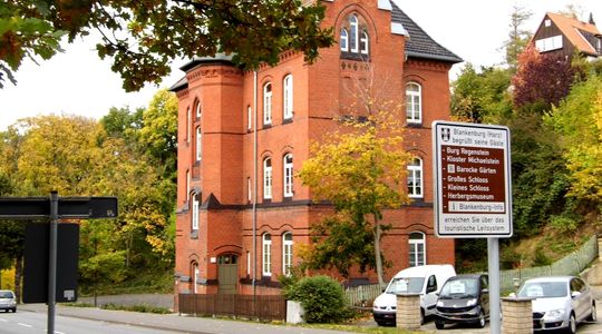 Renovierte, großzügig geschnittene 1-Raum-Wohnung mit Blick ins Grüne zu vermieten!