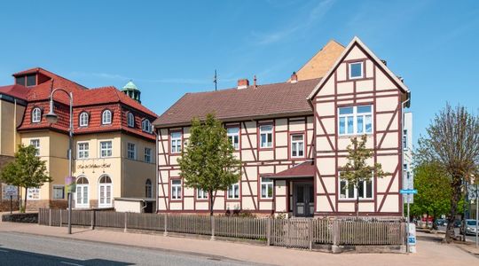 Zentrumsnahe Gewerbeeinheit mit Potenzial in Blankenburg zu vermieten!