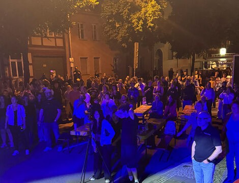 Party an der Bühne
